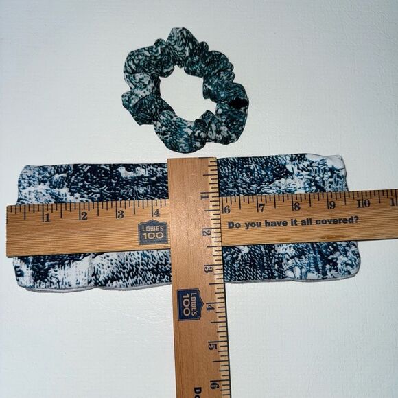 Lululemon Fringe Fighter Reversible Headband and Lululemon Uplifting Scrunchie - Picture 10 of 16